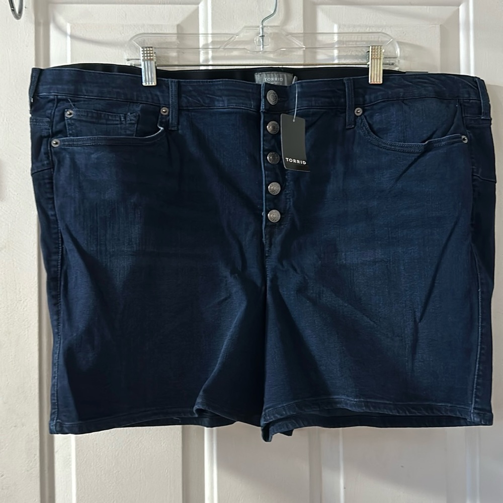 TORRID PREMIUM HIGH RISE SHORTS: DARK BLUE: NEW WITH TAGS: SIZE 26